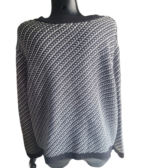 Tradition Black and White Knit Cardigan 3X - Picture 6 of 7